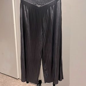 Vera Wang pants size Medium